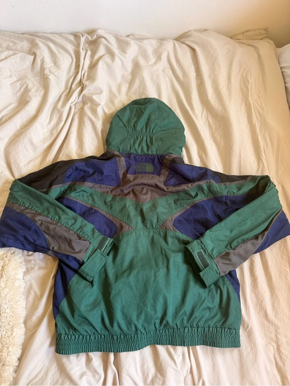 VINTAGE 90’s North Face Men's Green Hooded Ski Jacket with Blue & Gray Panel